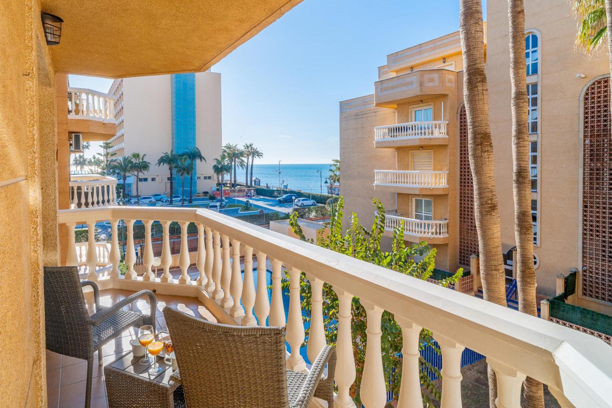Casa Playa Guadalmar, Beautiful Apartment In Front Of The Sea, Wifi, Ac, Smart Tv, Private Parking Малага Екстериор снимка